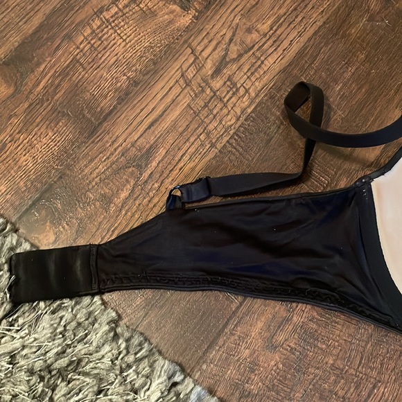 Update * 2 bras together - Size 34 C red, black doesn’t have tag - Picture 15 of 16